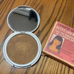 The Balm Betty-Lou Manizer Bronzer Highlighter